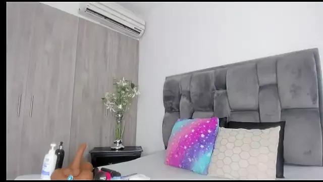 Cling to live show with tanyyaa from StripChat 