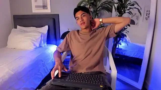 Cling to live show with Tylerffoxx from StripChat 