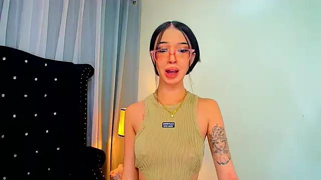Cling to live show with UrMassiveCockSabrinaOnTop from StripChat 