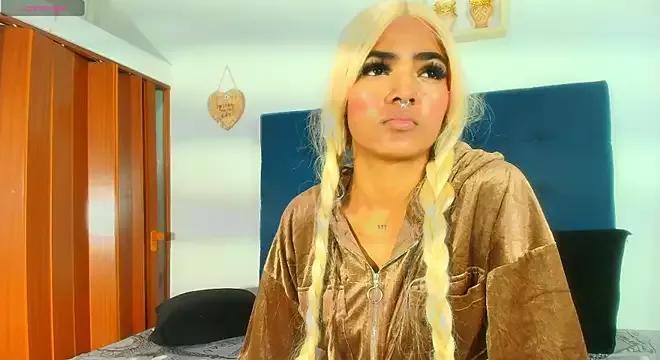 Cling to live show with vahiolet_fuentes from StripChat 