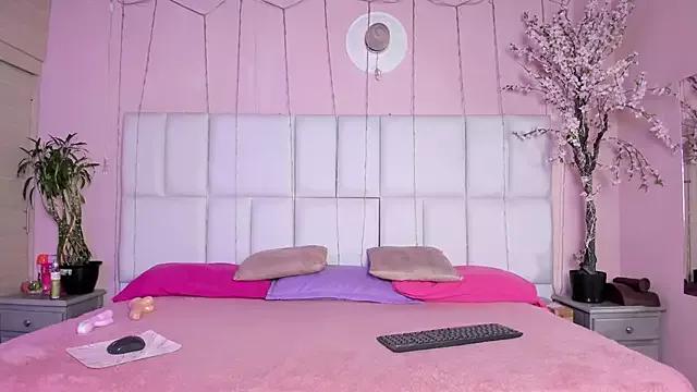 Cling to live show with Vanessa-Arango from StripChat 