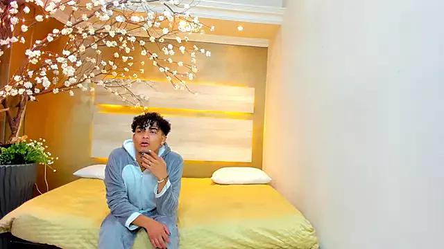 Cling to live show with Wildd_Sexx from StripChat 