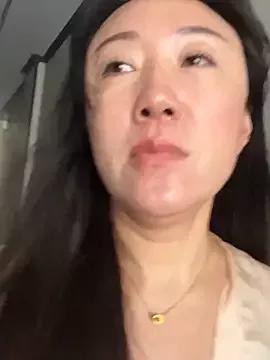 Cling to live show with xiaomei-11 from StripChat 