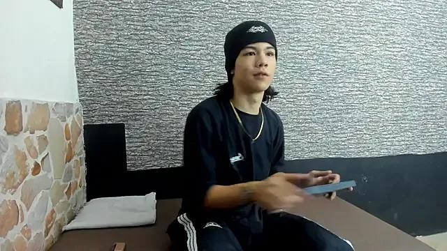Cling to live show with ZACKSS_PLAYER from StripChat 